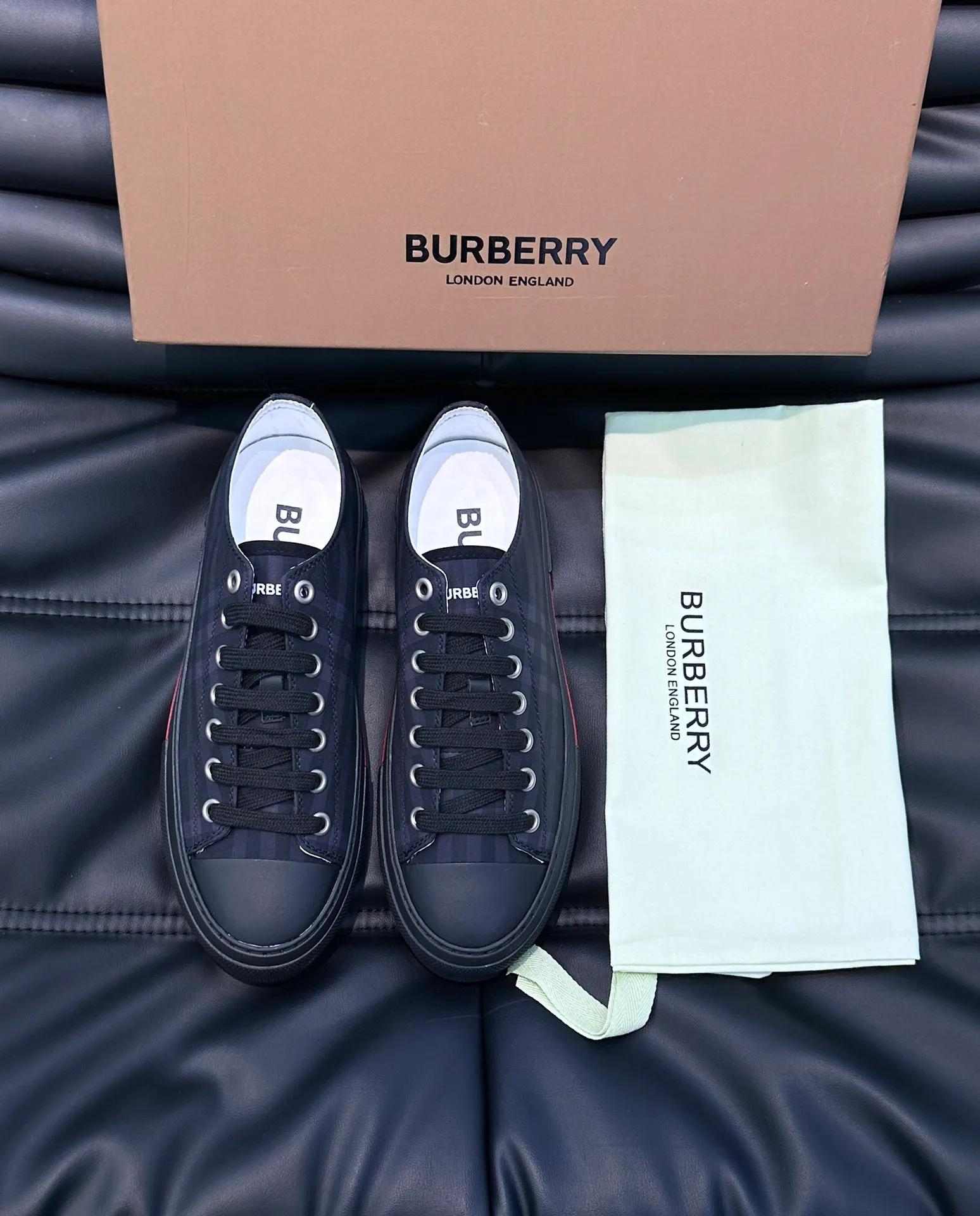 Men's shoes 💰p380 "BURBERR*" men's classic low-top sneakers, reinterpreted with Vintage retro plaid cotton material and decorated with a new brand logo. First-layer sheepskin lining, embossed Burberry lettering logo on the heel, T men's shoes 💰pU original outsole! Size: 38-44 (45 customized)